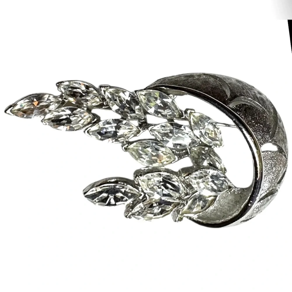 Vintage silver tone & rhinestone brooch Women’s costume jewelry | je2